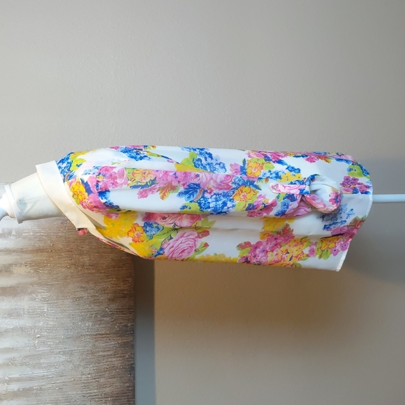 NWT Kut from the Kloth Button Down Semi-Sheer Floral Blouse - Picture 2 of 8